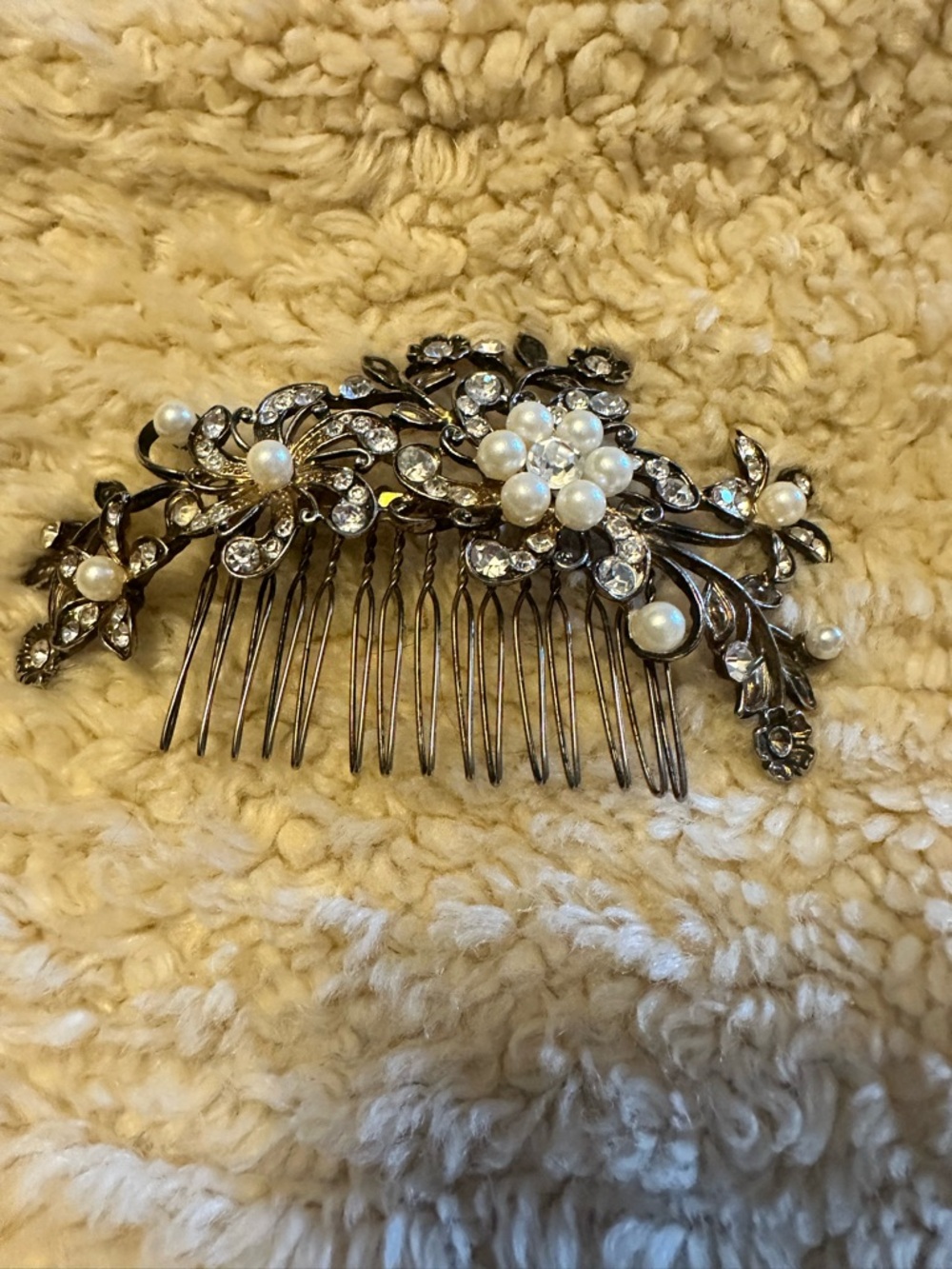 Pearl & Rhinestone Floral Hair Comb in Silver Tone